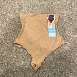 High-waisted Shapewear